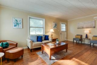 Centrally Located Cincinnati Escape w/ Deck & Yard - 5
