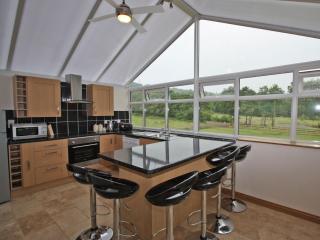Springfield Court - Lakeview - 4