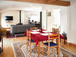 Crosspark Bungalow Stables - 1