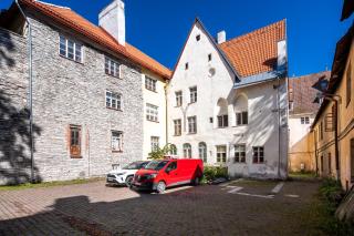 15th Century Flat with Parking, High Ceilings - 7