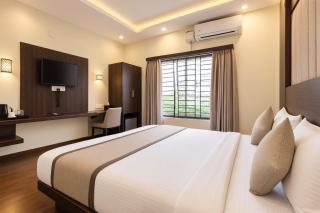 Hotel Premium Wood Domlur Near Manipal Hospital & Kemp Fort Mall - 3