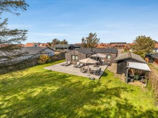 Holiday Home Hellena - 600m from the sea by Interhome - 5