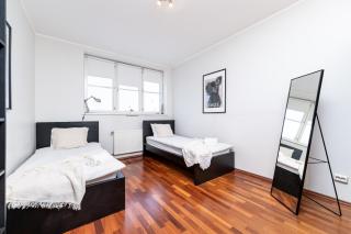2-story, 3-bedroom Penthouse, sauna, free parking - 4