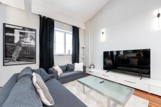 2-story, 3-bedroom Penthouse, sauna, free parking - 3