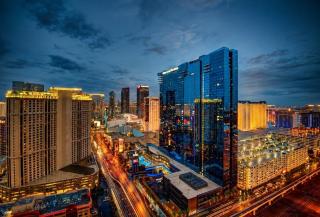 No Resort Fee MGM Signature Studio Sleeps 4 Strip View LuxStayUSA - 2