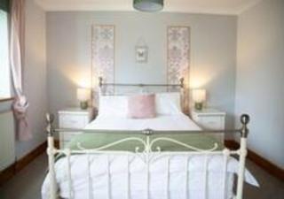 The Mallard House - 5 Bedrooms Lake View Home in Aylesford with Parking - 2