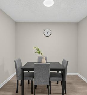 Bright & Inviting Apartment - 3