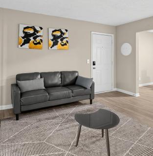 Bright & Inviting Apartment - 5