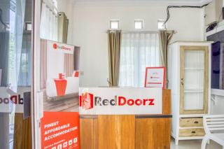 RedDoorz Syariah near Taman Pelangi Monjali - 5