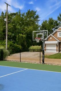 Private Pickleball Court - Year-Round Combo Pool and Hot Tub - Beach Access - 3