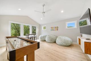 Private Pickleball Court - Year-Round Combo Pool and Hot Tub - Beach Access - 2