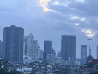 Entire 1BR Moons Home 2 near BGC Full Kitchen & Balcony - 5