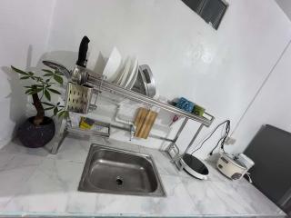 Entire 1BR Moons Home 2 near BGC Full Kitchen & Balcony - 3