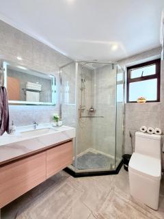 Lux Retreat on Riverside, Stylish and Serene Stay - 8