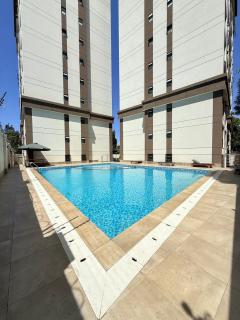 Lux Retreat on Riverside, Stylish and Serene Stay - 3