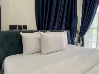 Devon Villa And Hotels - 4