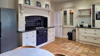 Large & Charming Country Lodge by Malahide Castle - 1
