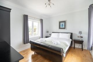 Waterford Villa - 5 Bed - Sleeps 10 - Parking - 5