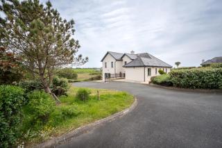 Waterford Villa - 5 Bed - Sleeps 10 - Parking - 2