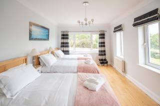 Waterford Villa - 5 Bed - Sleeps 10 - Parking - 1