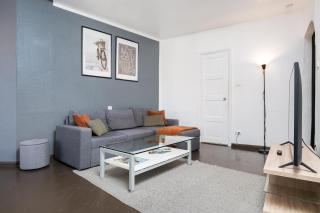 2-bed, 1,5-bath Old Town Flat with Sauna and Bar - 4