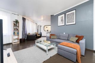 2-bed, 1,5-bath Old Town Flat with Sauna and Bar - 1