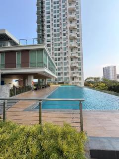 Spacious Studio Unit at Abreeza Place Tower 1 - 4