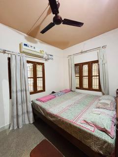 Cheerful, 1 AC Bedroom home with parking - 5