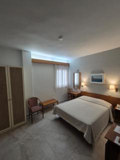 Queen Olga Hotel - 4