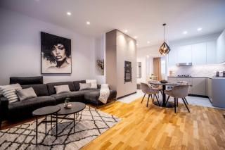 Old Town Design Apartment for 5 - Balcony & AC - 3