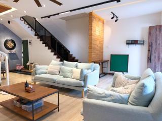 Bukit Indah Timber House KTV Family Escape 10Pax - 6