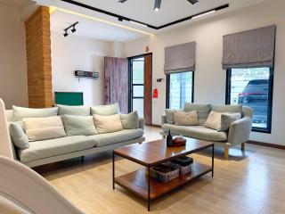 Bukit Indah Timber House KTV Family Escape 10Pax - 3