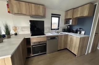 Modern chalet voor 4 personen met airco en veranda in Renesse - 1