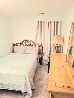 Lovely Windsor Townhome - 6