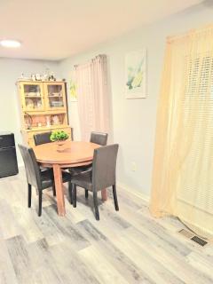 Lovely Windsor Townhome - 8