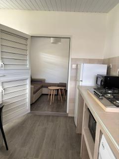 Tropikana 2-Bedroom Comfort House - 9