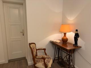 Simcity I 2BR Old Town Opulence w self check I heated floors I washer and dryer I Just 3 min walk to main city square - 6