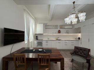 Simcity I 2BR Old Town Opulence w self check I heated floors I washer and dryer I Just 3 min walk to main city square - 1