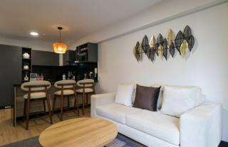 Modern 2BR with Balcony in Prime Miraflores - 1