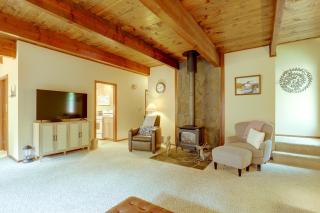 Hike, Ski & Soak! Mt. Hood Getaway w/ Hot Tub - 6
