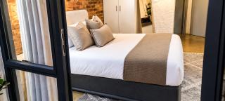The 260 Collection Luxury City Apartment - 9