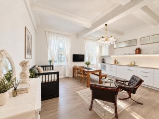 Simcity I 2BR Old Town Opulence w self check I heated floors I washer and dryer I Just 3 min walk to main city square - 0