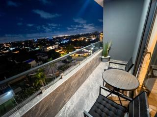 8th-Floor Studio with Rooftop Pool in Cantonments - 9