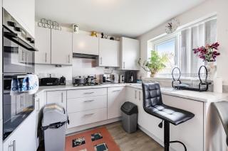 Contractor House, Sleeps 10 Parking & EV Charge, 30 days 10 percent off - 1