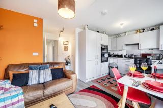 Contractor House, Sleeps 10 Parking & EV Charge, 30 days 10 percent off - 2