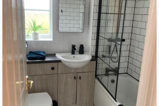 House with Garden & Parking - Sleeps 4 - 4