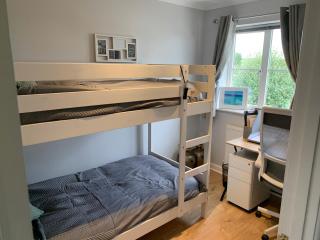 House with Garden & Parking - Sleeps 4 - 7