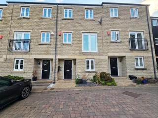 House in West Yorkshire - Sleeps 10 - 6