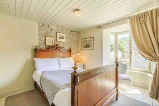 Cottage Sleeps 6 with Sea View and Patio - 4