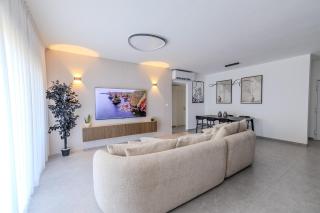 Wonderful 4BDR in the center BY MadrigalRentals - 1